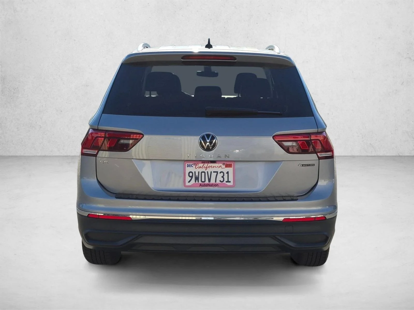 Used 2024 Pyrite Silver Metallic Volkswagen SE image 7