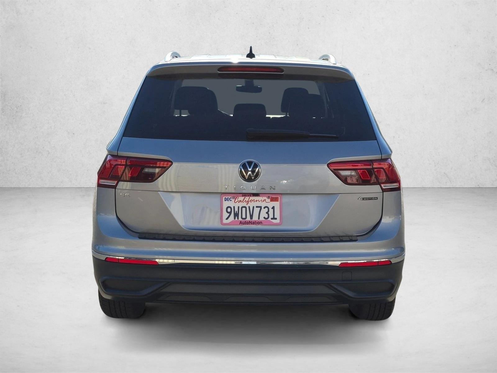 Used 2024 Pyrite Silver Metallic Volkswagen SE image 7