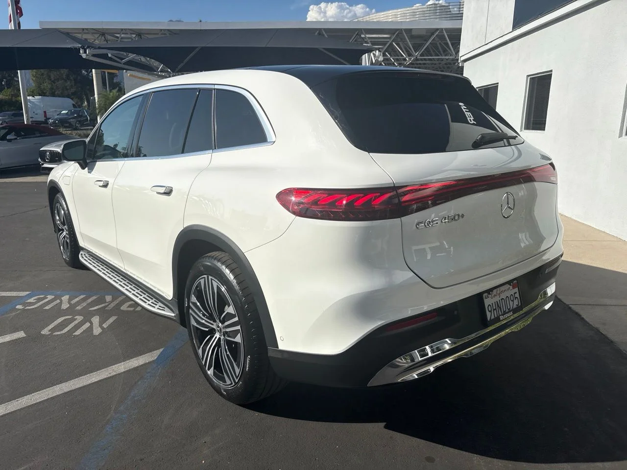 Certified Used 2023 White Mercedes-Benz 450 Sports Utility Premium Trim image 4