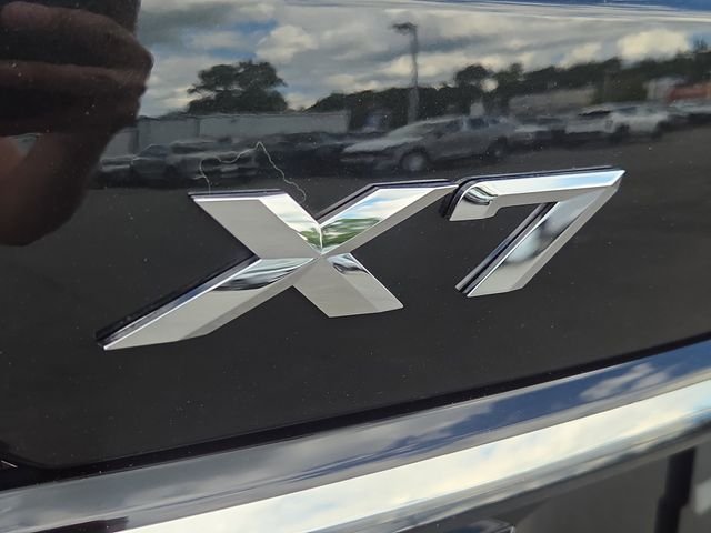 Used 2026 Black Sapphire Metallic BMW xDrive40i image 5