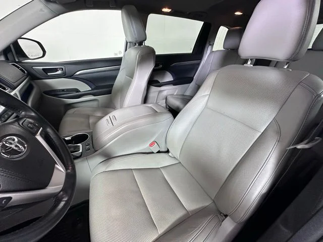 Used 2018 Gray Toyota Limited image 24