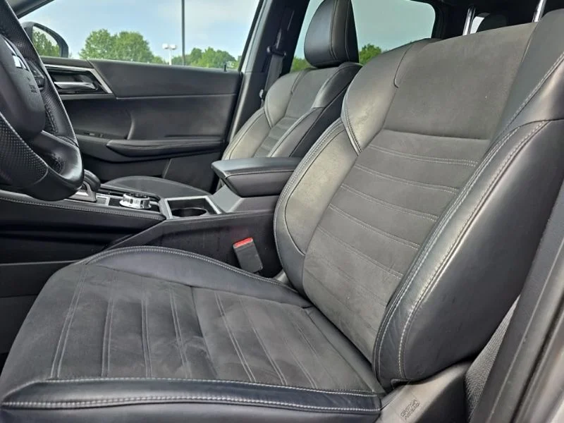 Used 2022  Mitsubishi SE image 23
