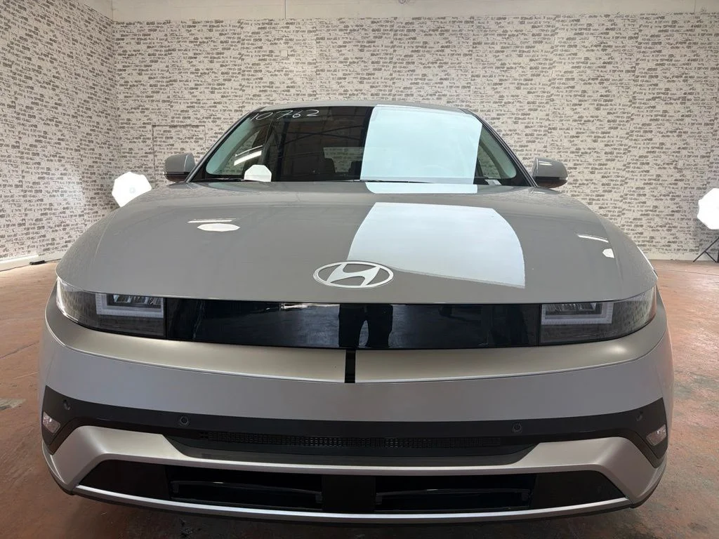 New 2027 Cyber Gray Hyundai SE image 2