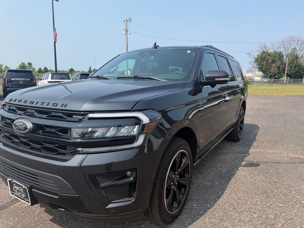 Used 2023  Ford Limited image 15