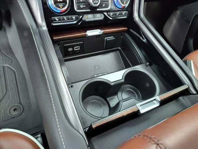 2024 GMC Yukon Denali Ultimate - Photo 26