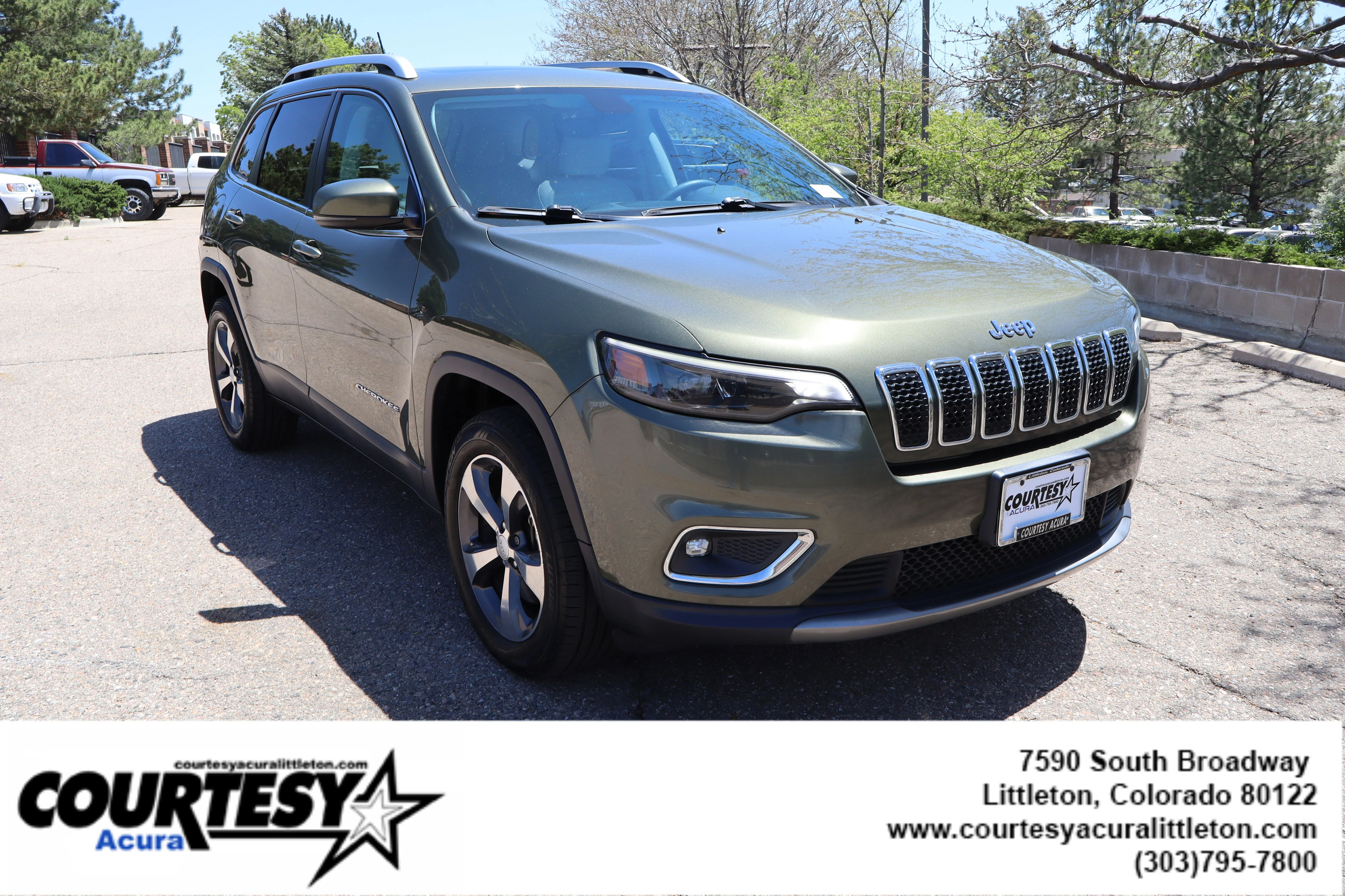 Used 2019 Olive Green Pearlcoat Jeep Limited image 8