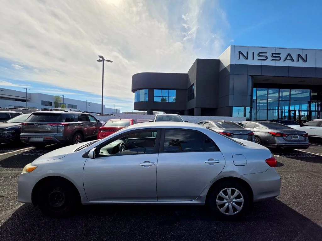 Used 2011 Silver Toyota LE image 8