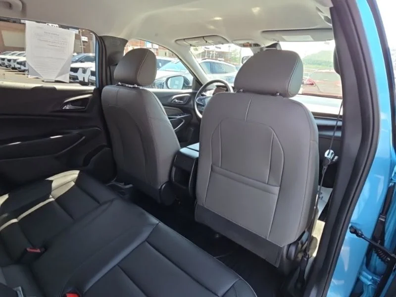 Used 2025 Blue Chevrolet ACTIV image 16