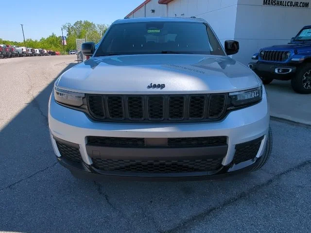 Certified Used 2021 Silver Jeep Altitude image 4