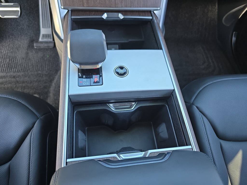 Certified Used 2025 Black Land Rover SE image 27