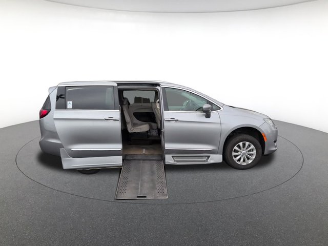 Pre-Owned 2018 Chrysler Pacifica Touring L Plus With Navigation