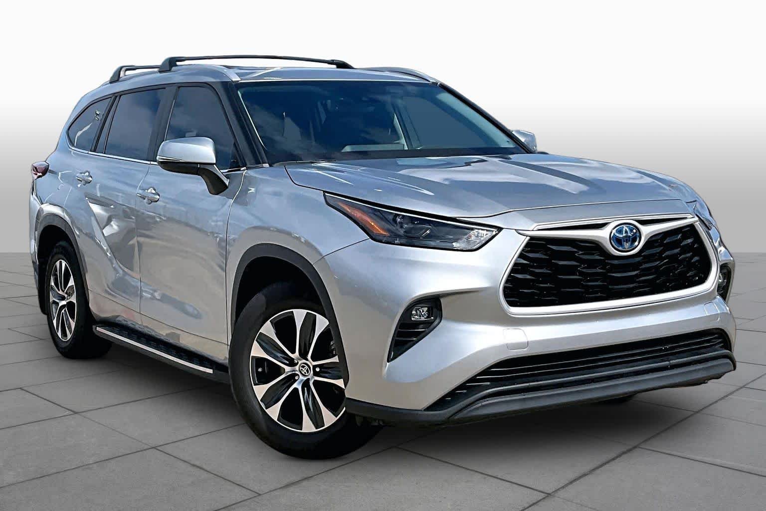 Used 2023 Celestial Silver Metallic Toyota Hybrid XLE image 3