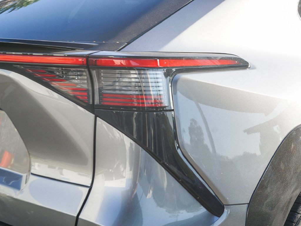 Used 2023  Toyota XLE image 7