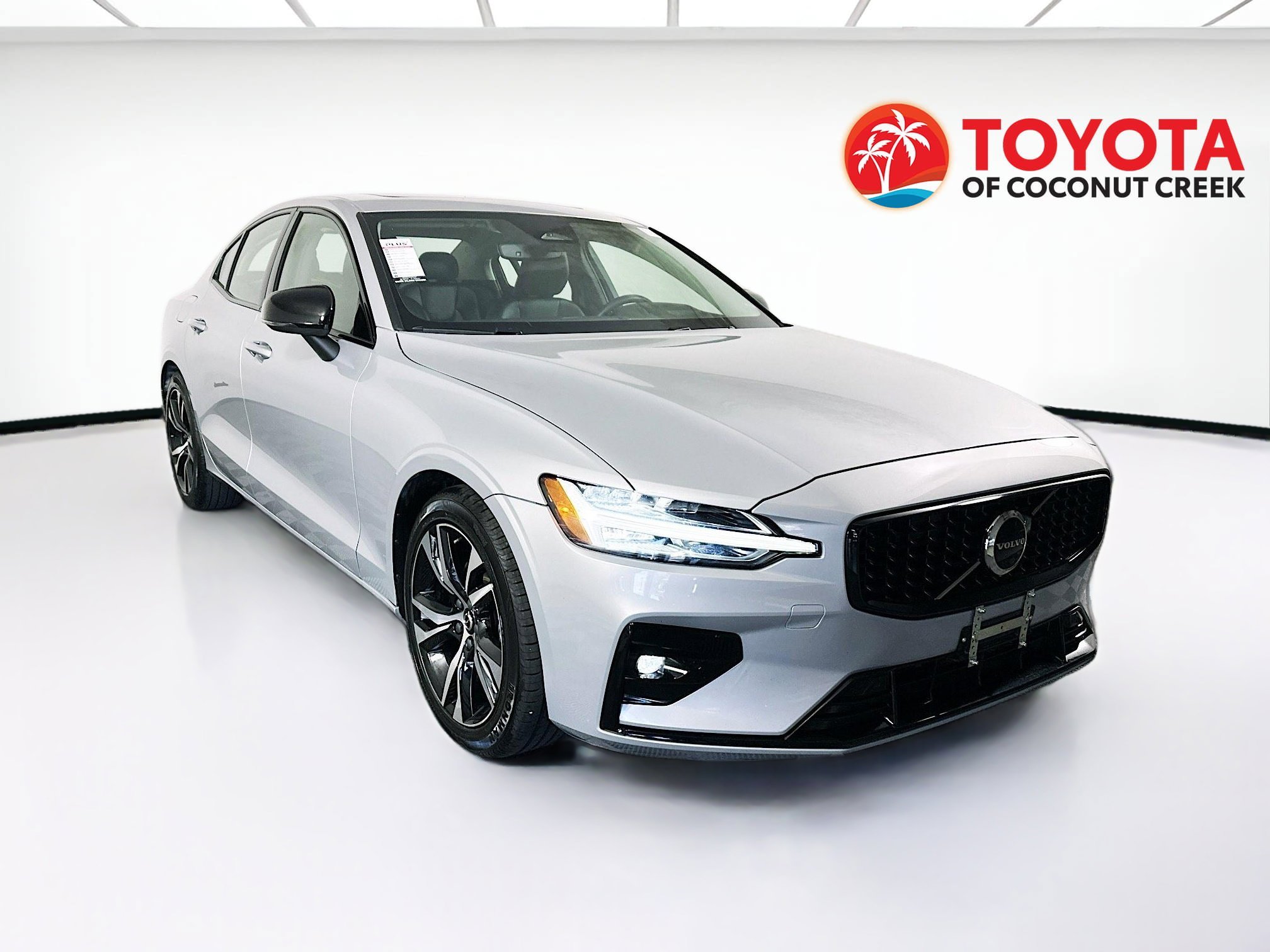 2024 Volvo S60 B5 Core Dark Theme's photo