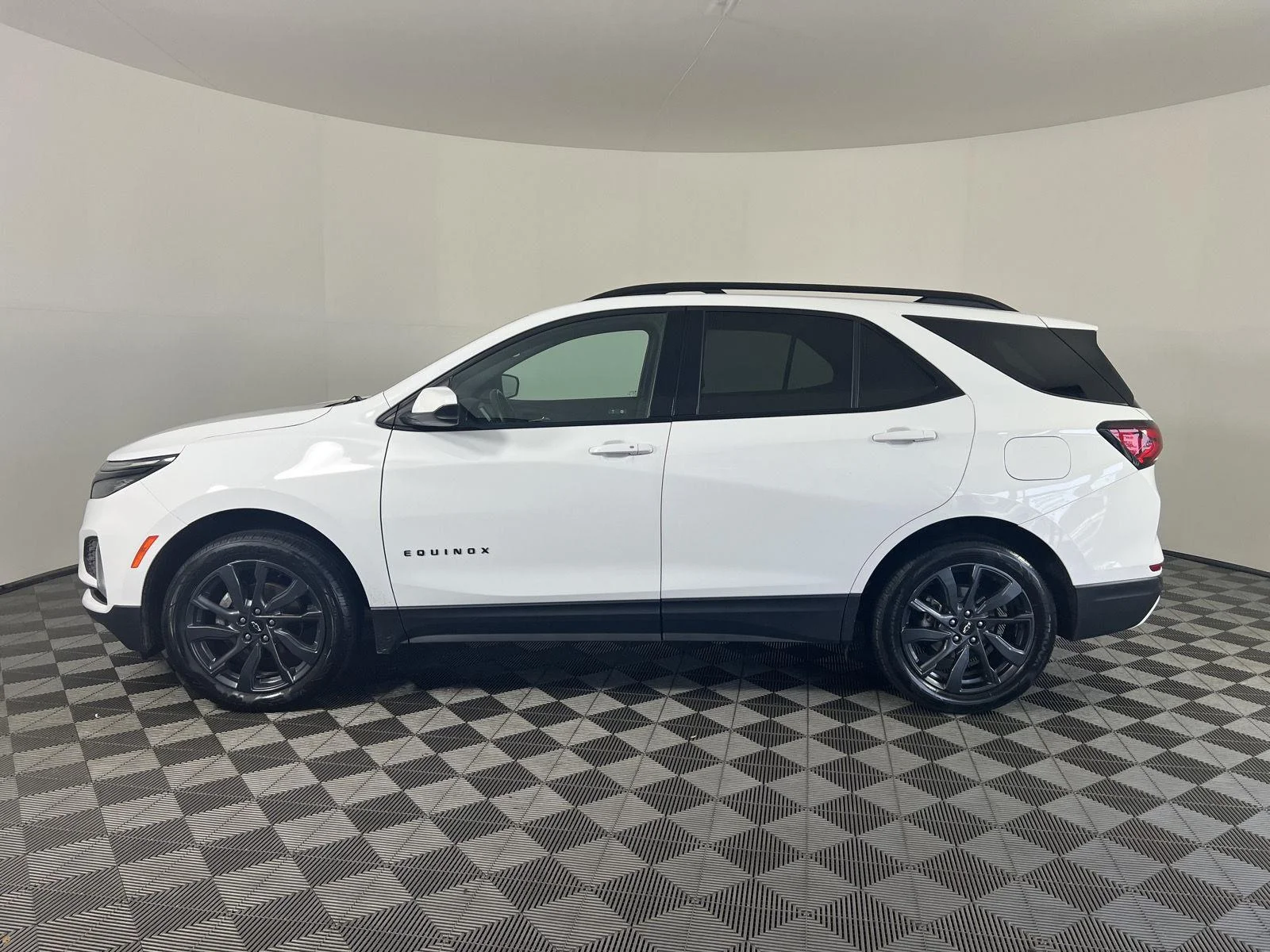 Used 2024 Summit White Chevrolet RS image 26