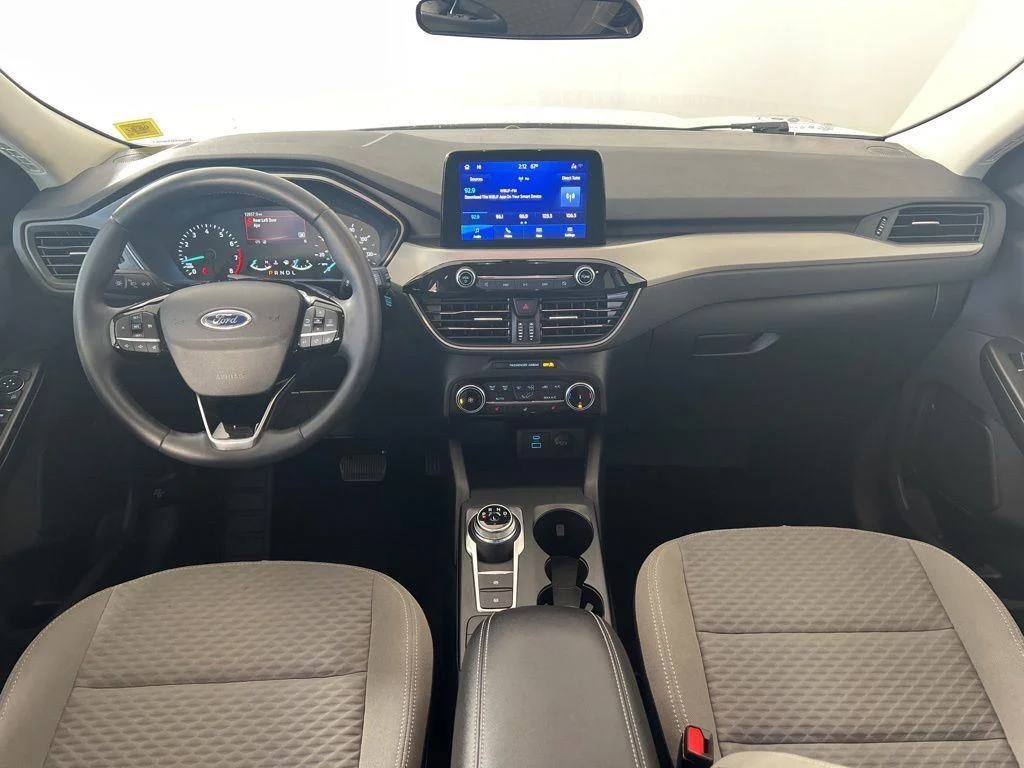 Used 2022 Oxford White Ford SE image 18