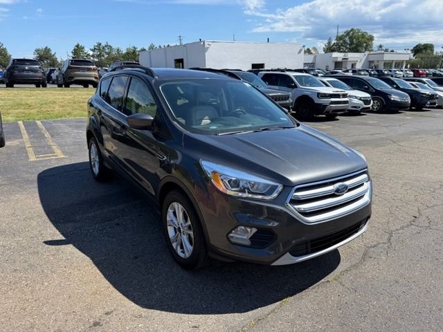 Used 2018 Magnetic Metallic Ford SEL image 4