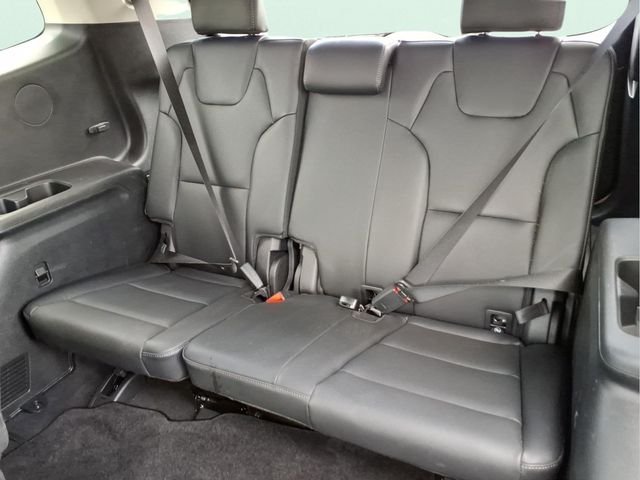 Used 2025 White Kia S image 16