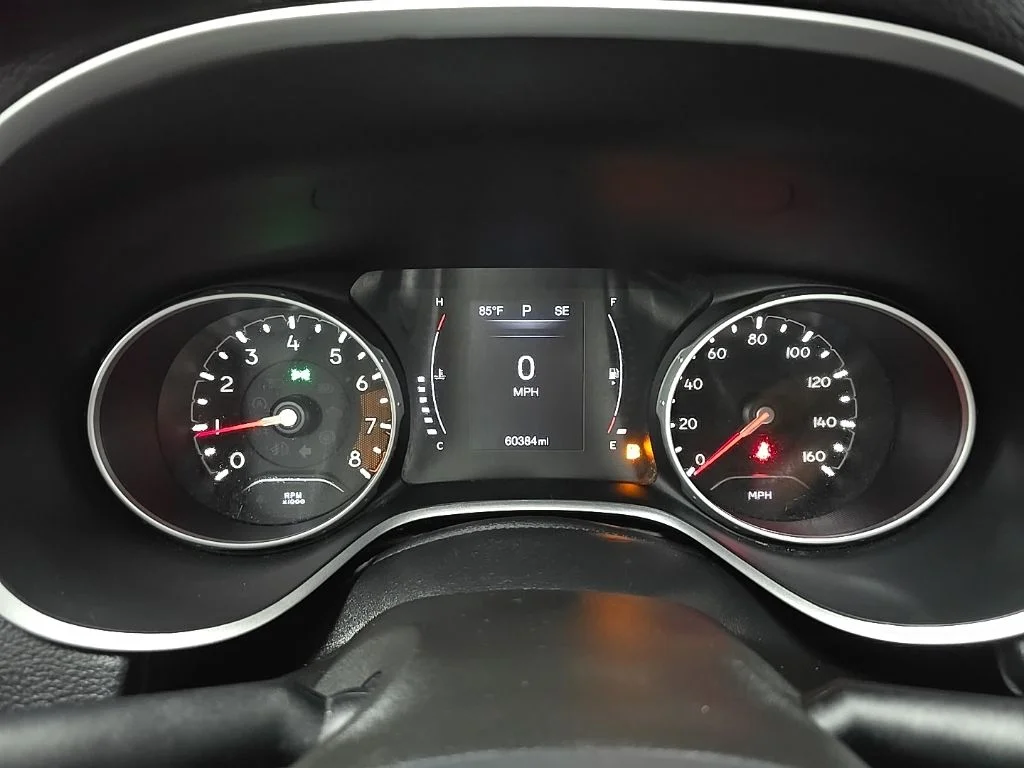Used 2018 White Jeep Latitude image 21