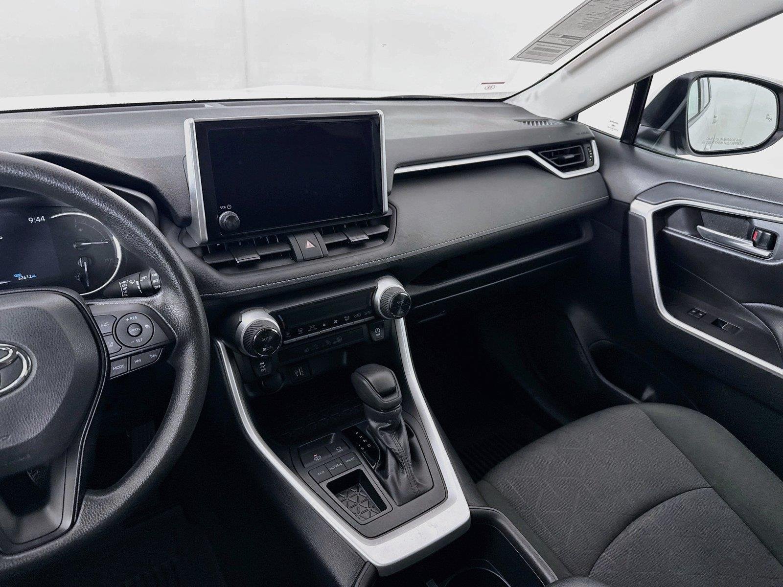 Used 2025 Ice Cap Toyota XLE image 32