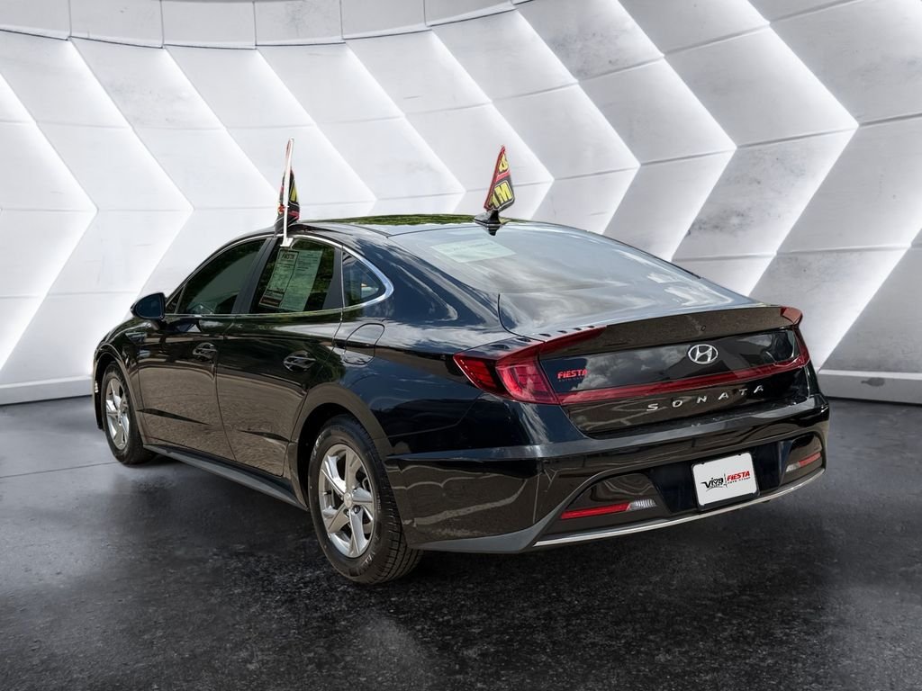 Used 2023 Black Hyundai SE image 6