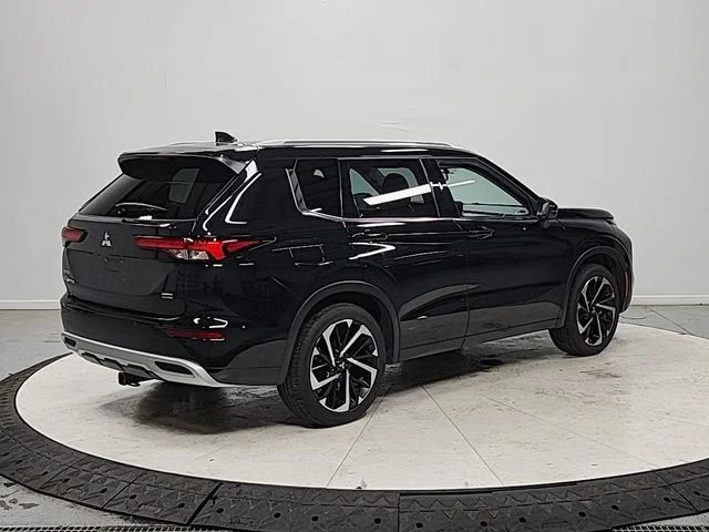 Used 2022 Black Mitsubishi SEL image 7