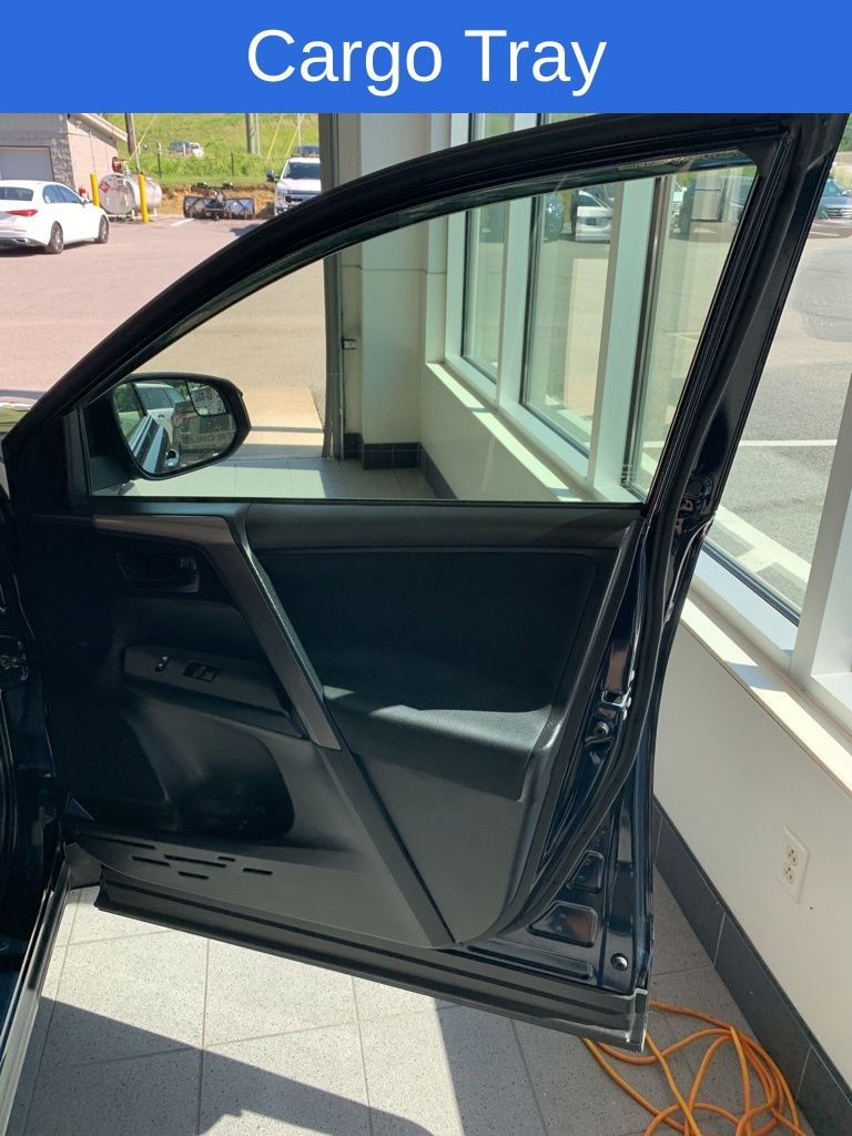 2018 Toyota RAV4 LE - Photo 14