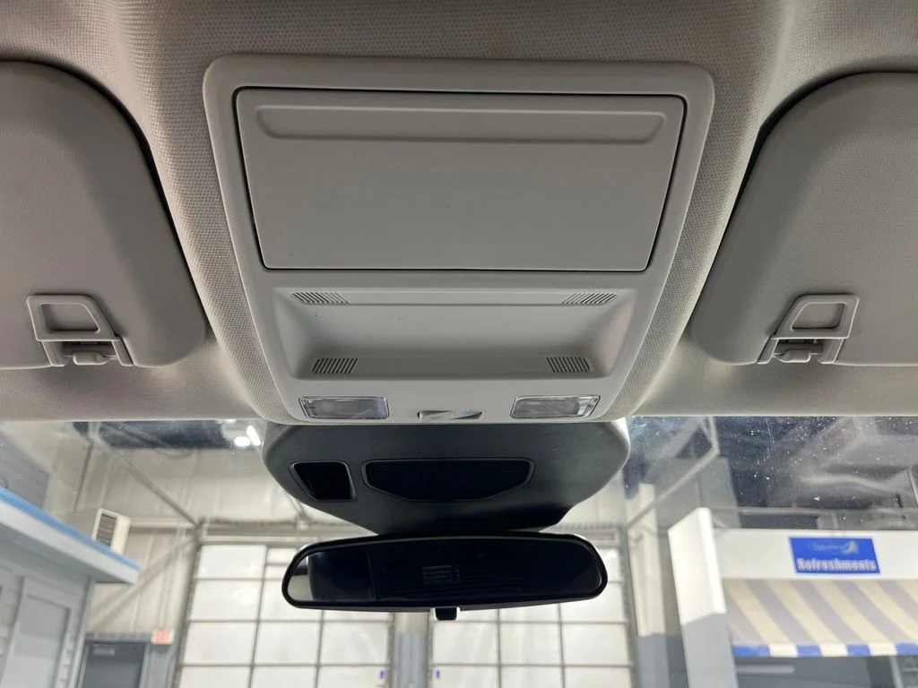 Used 2022 Gray Metallic Ford SE image 28