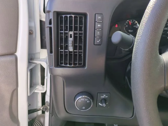 New 2025 Summit White GMC 1WT image 19