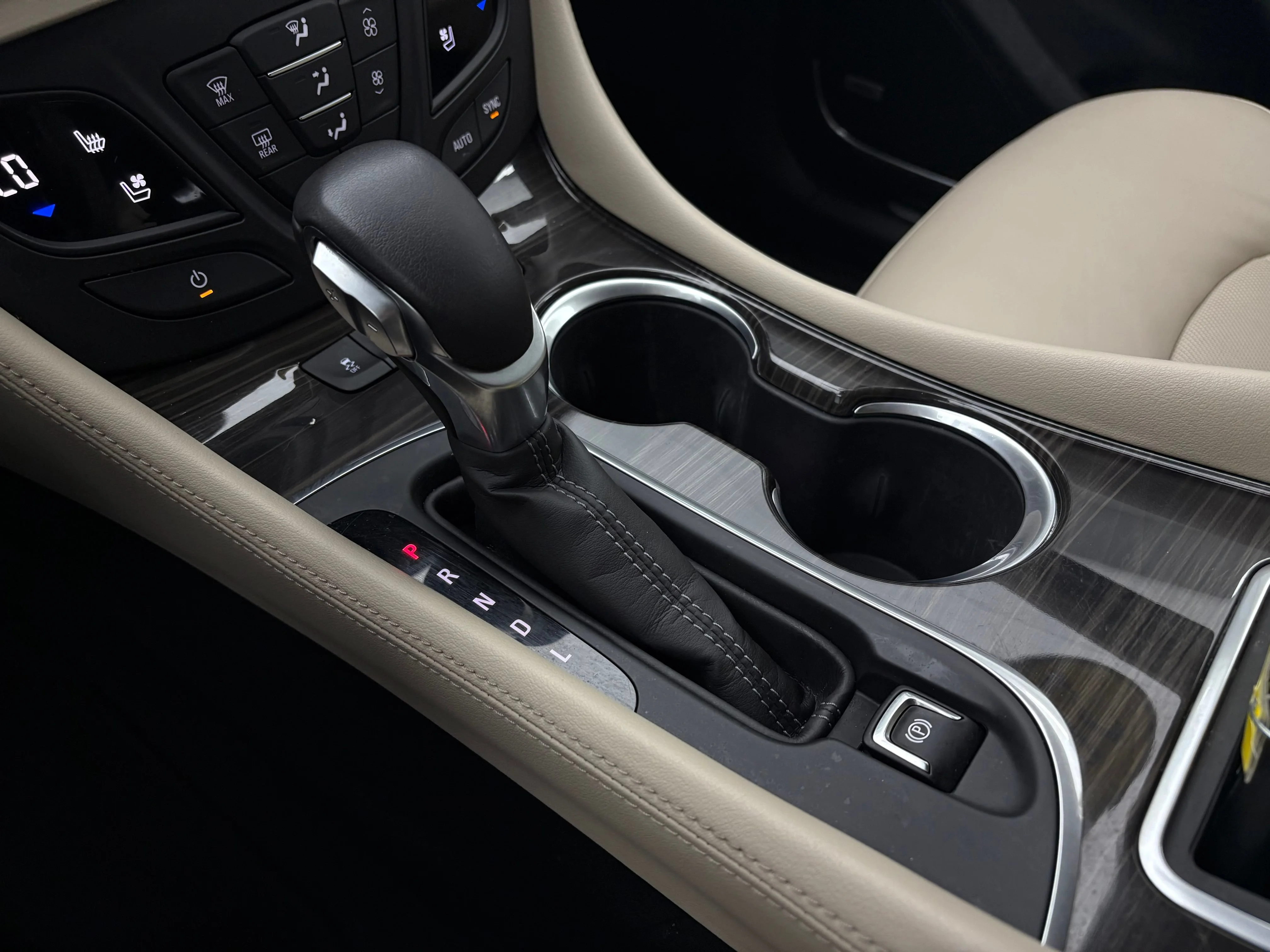 Used 2020 SUMMIT WHITE Buick Premium II image 27