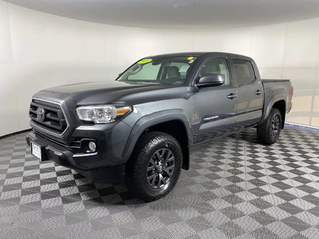 Used 2022 Magnetic Gray Metallic Toyota SR5 image 4