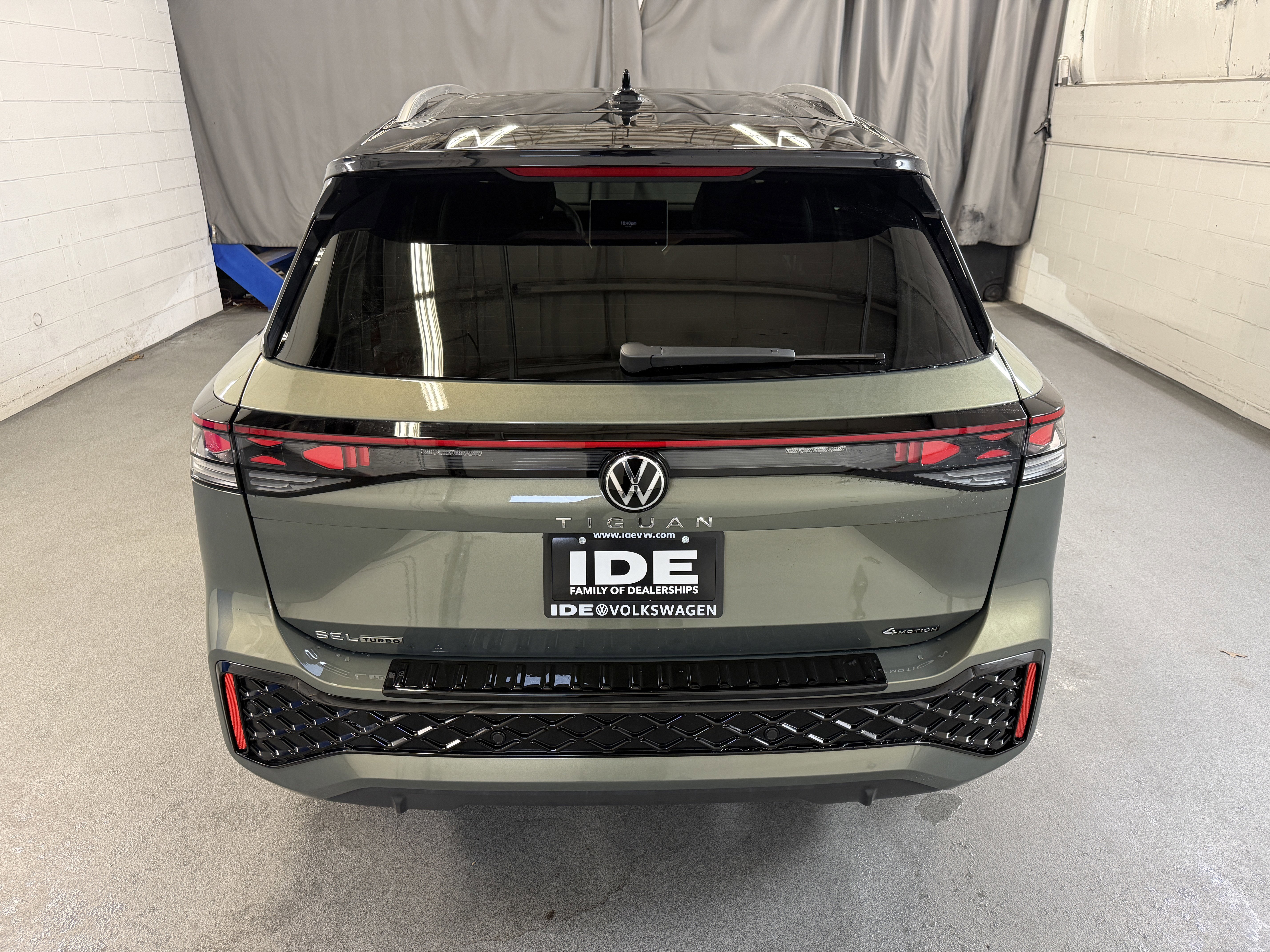 Used 2026 Avocado Green w/Deep Black Roof Volkswagen SEL R-Line Turbo image 7