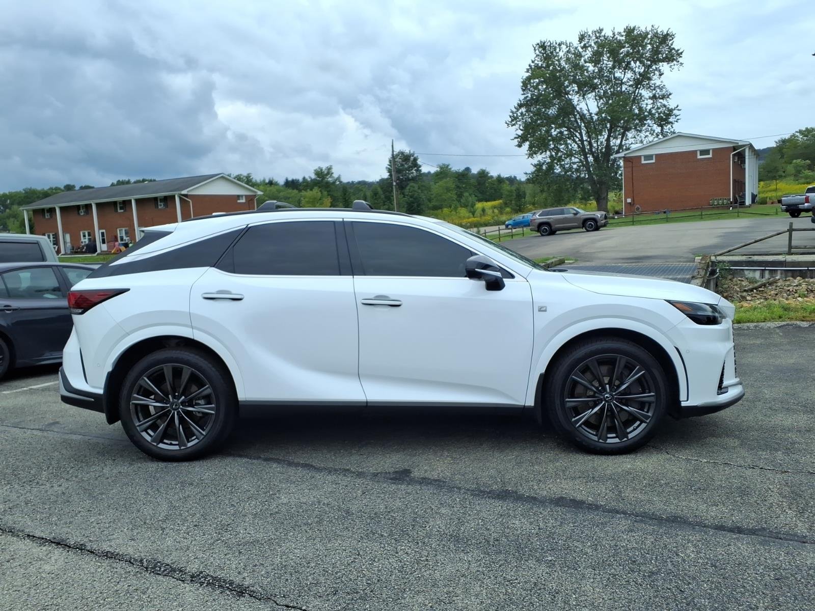 Used 2024 Ultra White Lexus F SPORT Handling image 3