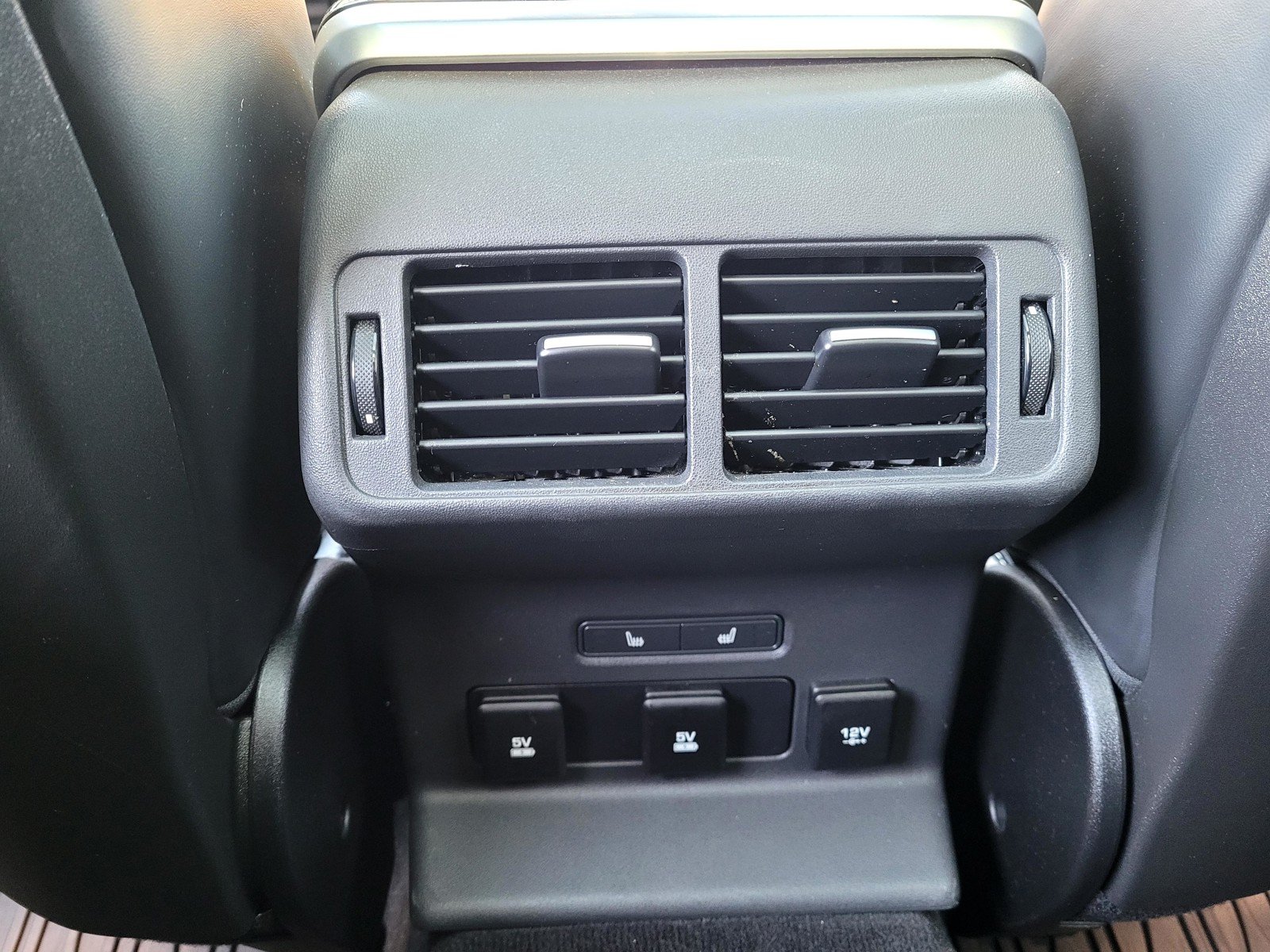 Used 2021 Black Land Rover R-Dynamic HSE image 14