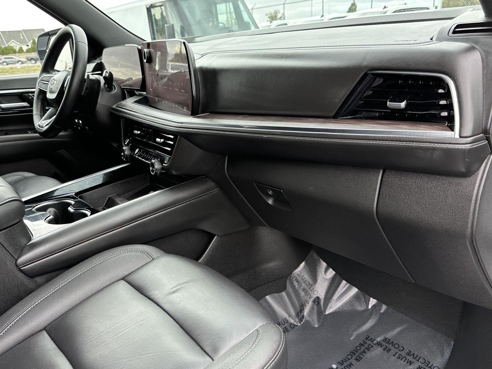 2026 Chevrolet Suburban Z71 - Photo 35