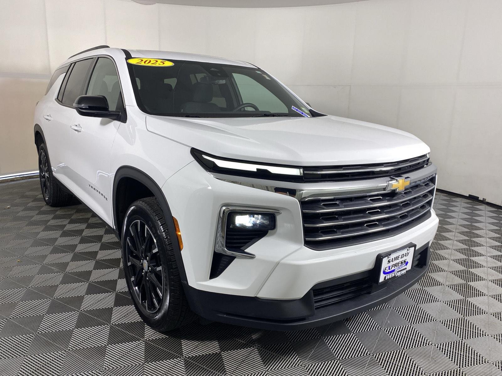 Used 2025 Summit White Chevrolet LT image 11