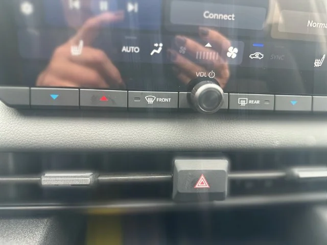 Used 2026 Off-white Toyota XLE Premium image 27