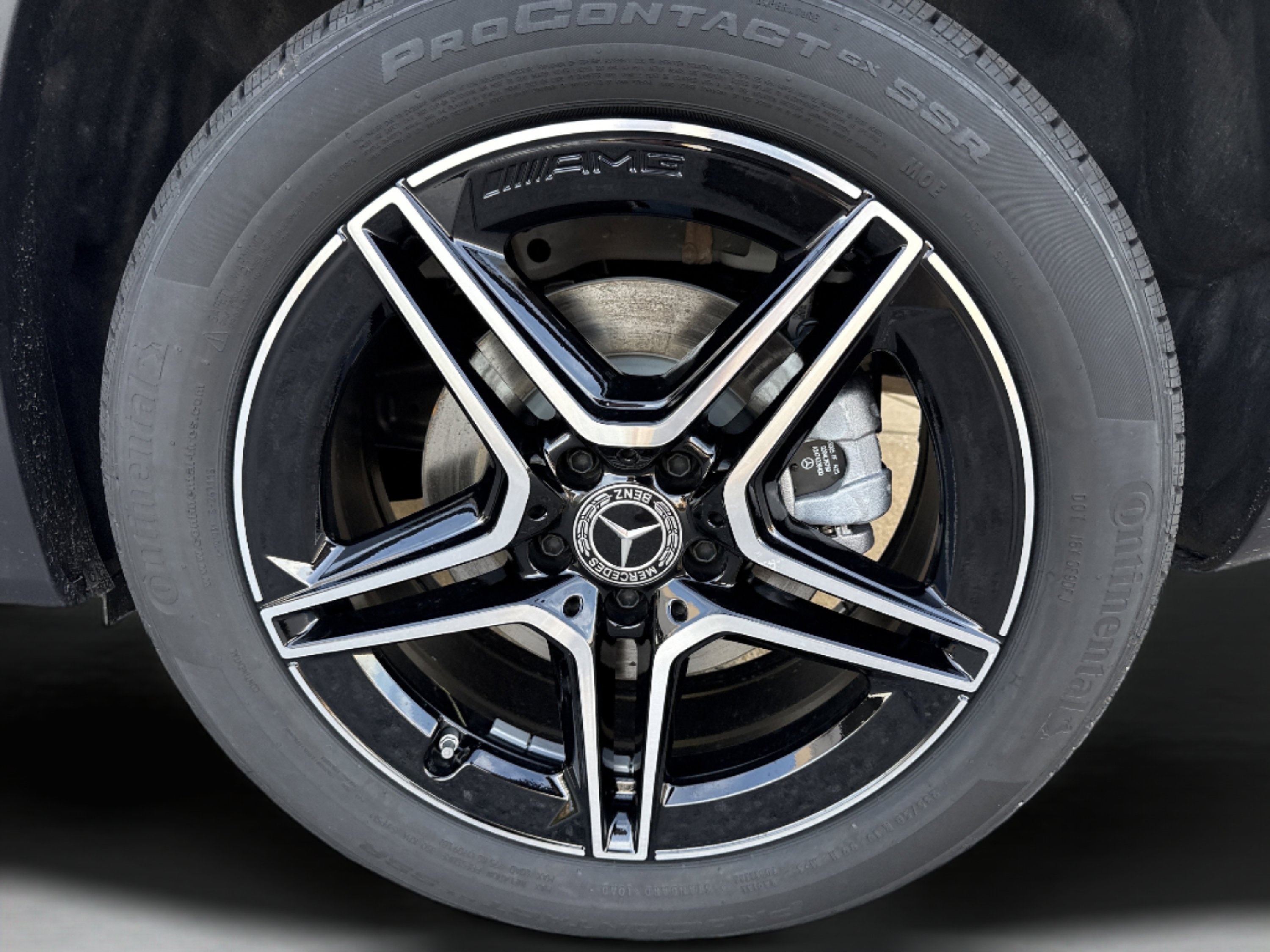 New 2026 Polar White Mercedes-Benz GLB 250 image 13