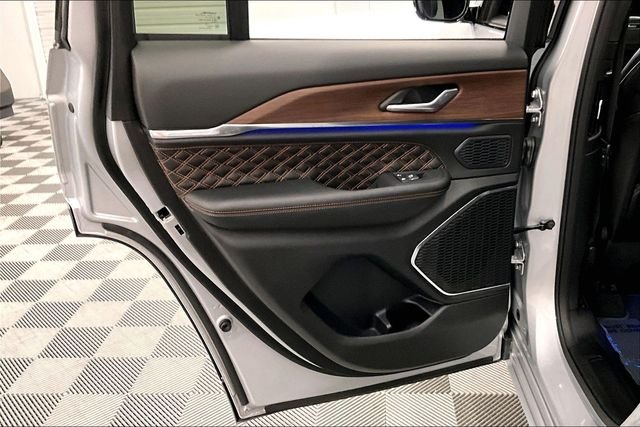 2025 Jeep Grand Cherokee Summit - Photo 23
