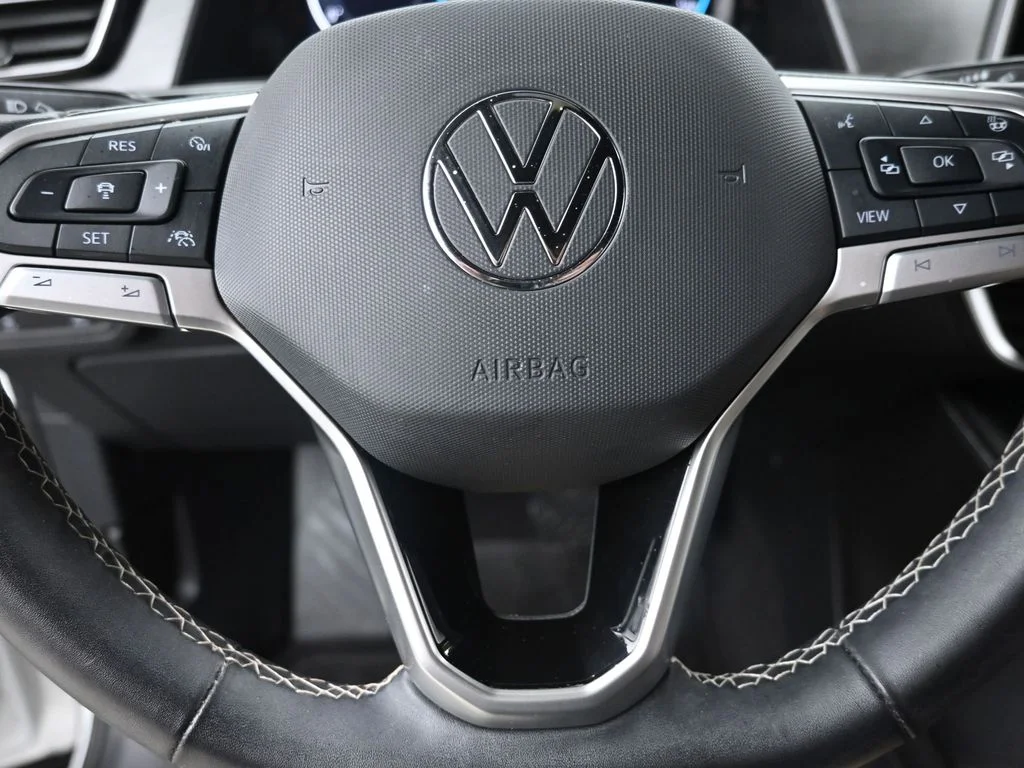 Used 2024 White Volkswagen 2.0T SE image 17