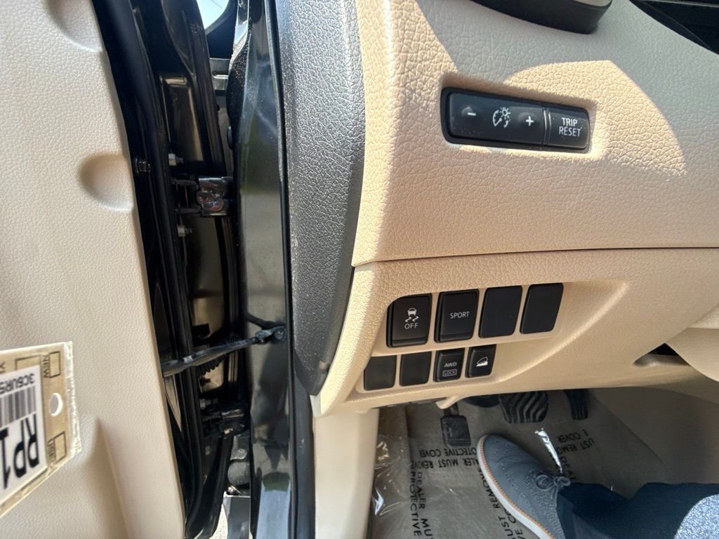 Used 2014 Black Nissan SV image 19