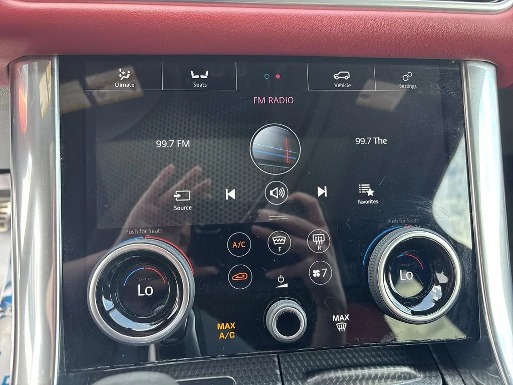 Used 2019  Land Rover HST image 17