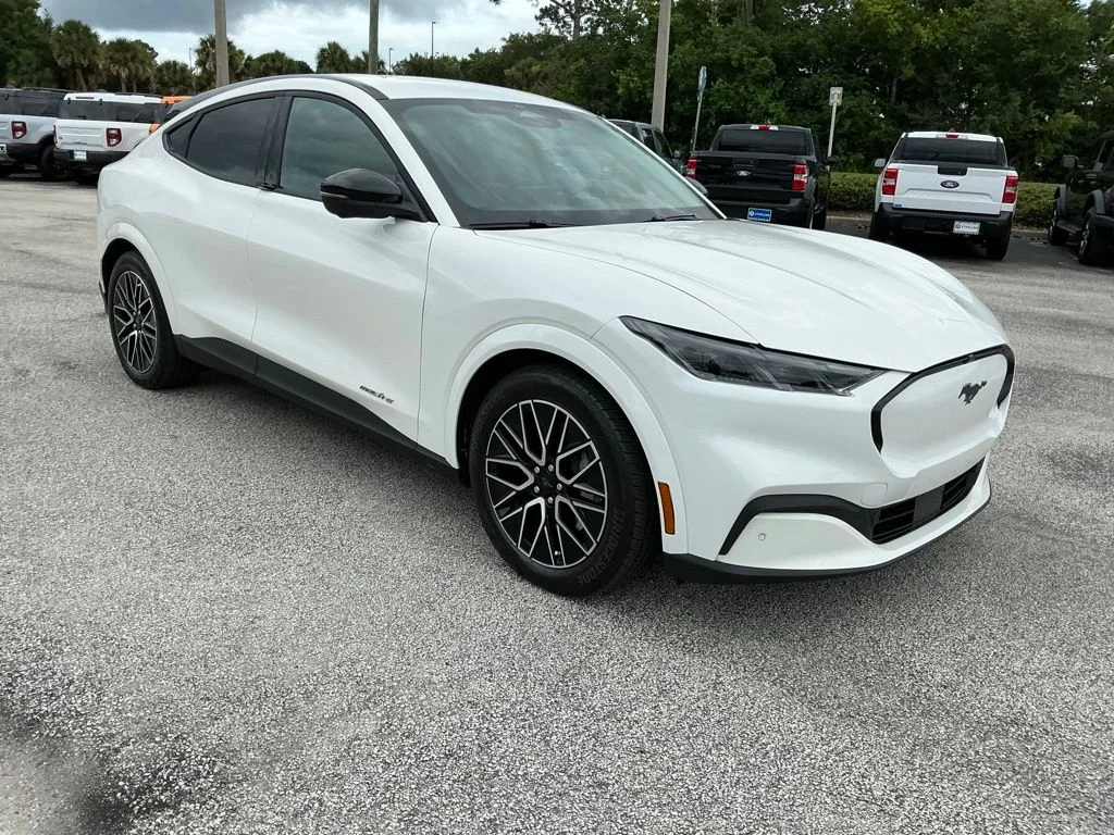 Used 2025 White Ford Premium image 20