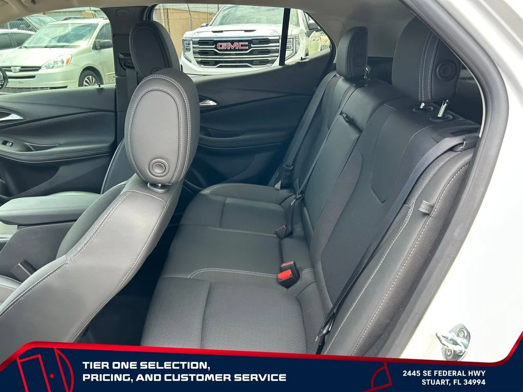 Used 2023 White Frost Tricoat Buick Select image 29