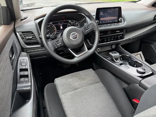 Used 2021 White Nissan S image 5
