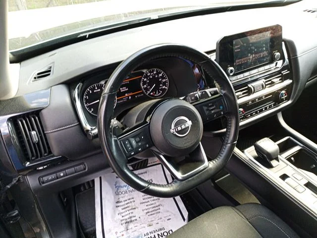Used 2022 Gray Nissan SV image 18
