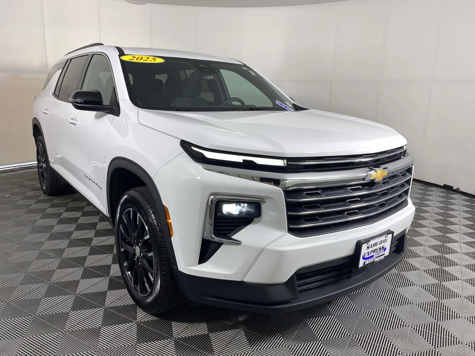 Used 2025 Summit White Chevrolet LT image 11