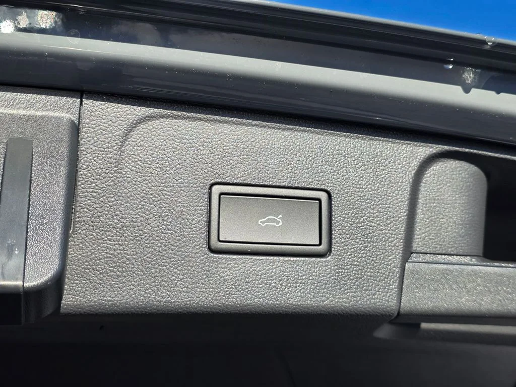 New 2026 Pure Gray Volkswagen 2.0T SE w/Technology image 24