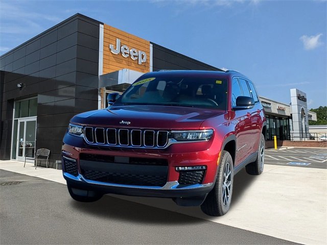 2025 Jeep Grand Cherokee Limited photo 3