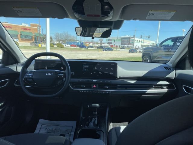 2025 Kia K4 LXS - Photo 38